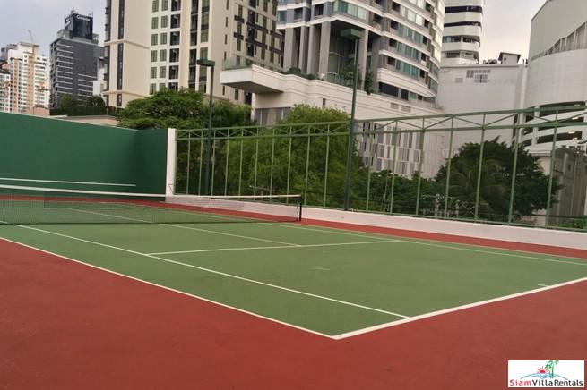 Baan Suan Petch | Roomy Two Bedroom Condo Good for Small Family in Phrom Phong-11