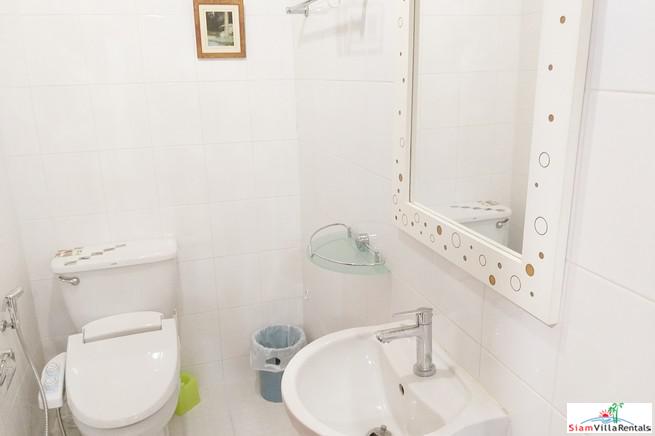 Baan Suan Petch | Roomy Two Bedroom Condo Good for Small Family in Phrom Phong-12