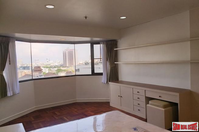 Baan Suanpetch | Spacious Family Style Two Bedroom Condo with City Views in Phrom Phong-11