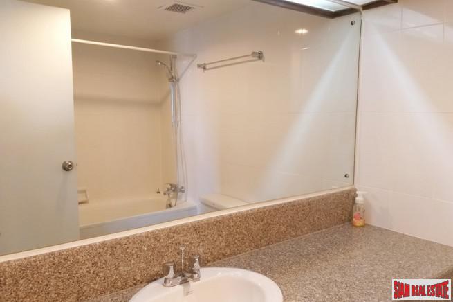 Baan Suanpetch | Spacious Family Style Two Bedroom Condo with City Views in Phrom Phong-1