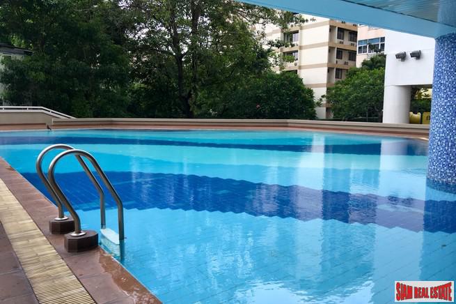 Baan Suanpetch | Spacious Family Style Two Bedroom Condo with City Views in Phrom Phong-19