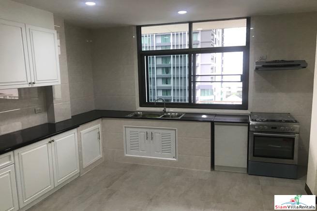 Rishi Court | Spacious 3 Bedroom, 3 Bath Apartment in Convenient Location Between Asoke & Nana BTS-8