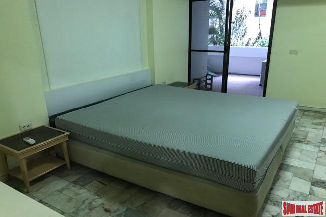 Prestige Towers | Spacious Three Bedroom Close to Transportation and Shopping in Sukhumvit-12
