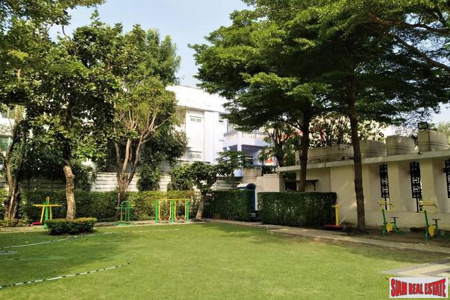 Baan Klang Muang S-Sense | Three Bedroom Three Storey Corner Home Perfect for a Family in Khwaeng Wang Thonglang-9