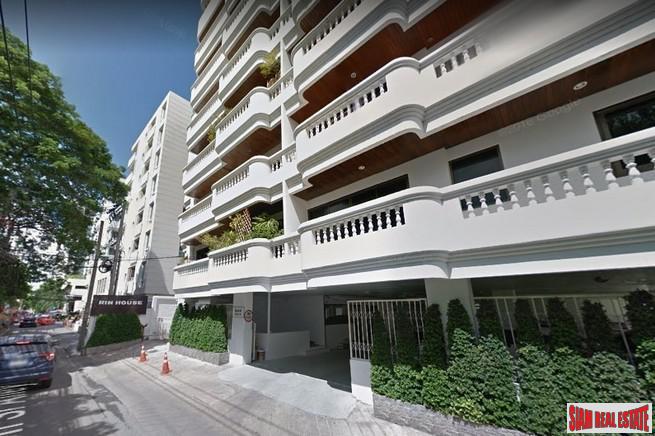Rin House condo| Convenient One Bedroom Condo on Top Floor of Low Rise in Phrom Phong-0