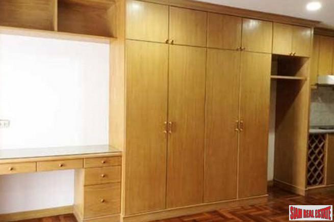 Rin House condo| Convenient One Bedroom Condo on Top Floor of Low Rise in Phrom Phong-3