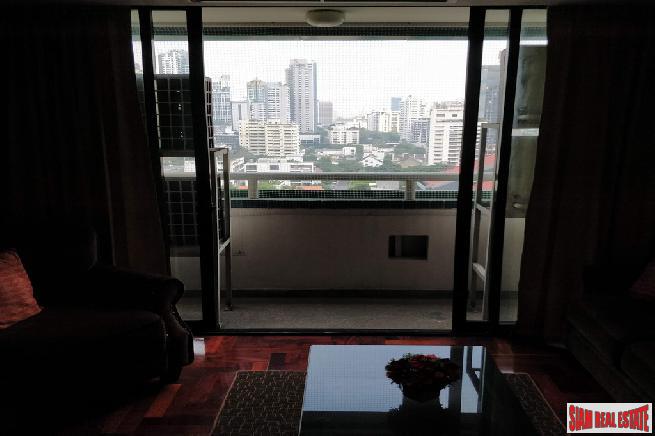 Las Colinas | Exceptional 2 Bed Condo at Asoke, only 150 metres to BTS/MRT-9