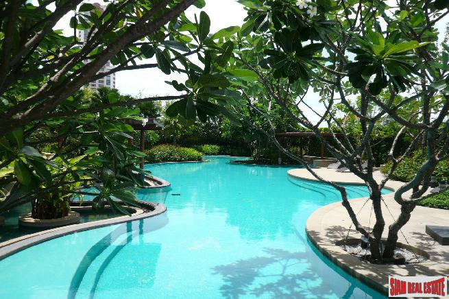 Watermark Chaophraya | Absolute River Front, Stunning Views from this Three Bedroom Condo for Sale-10
