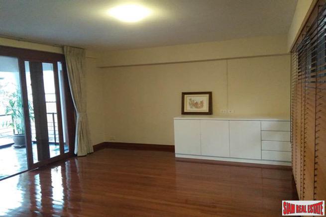 Large Four Storey House Suitable for Living and Office Space in Phrom Phong-14