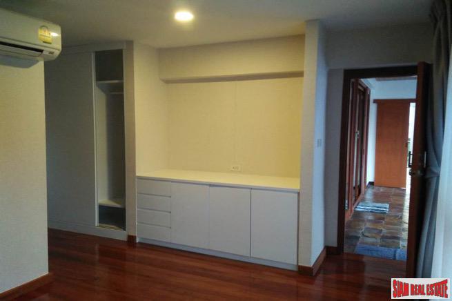 Large Four Storey House Suitable for Living and Office Space in Phrom Phong-19