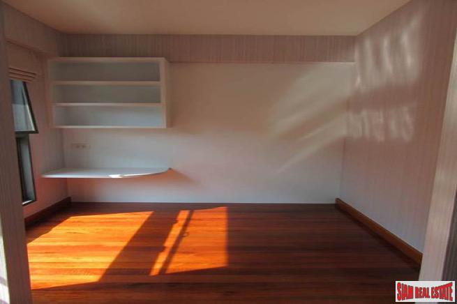 Large Four Storey House Suitable for Living and Office Space in Phrom Phong-8