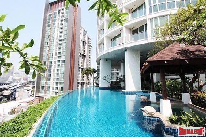 Sky Walk Condo | Large Quality Studio Condo - Unblocked Views on High Floor & Close to BTS Phra Khanong-13