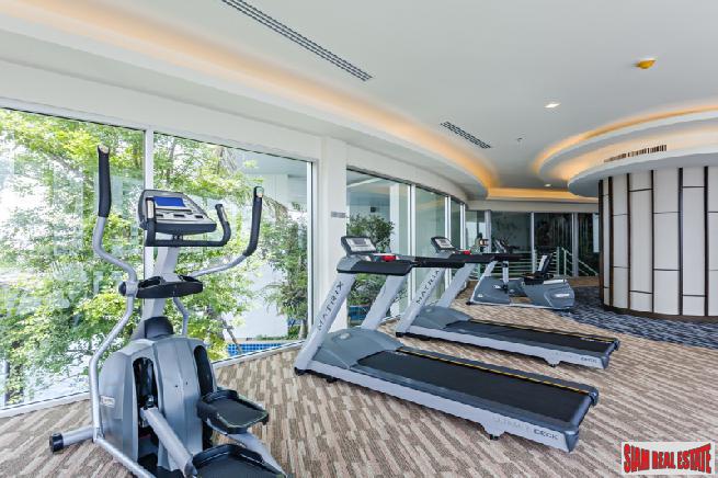 Sky Walk Condo | Large Quality Studio Condo - Unblocked Views on High Floor & Close to BTS Phra Khanong-15