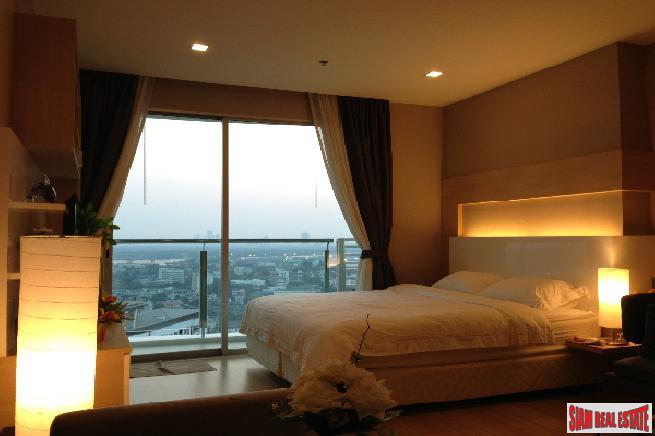 Sky Walk Condo | Large Quality Studio Condo - Unblocked Views on High Floor & Close to BTS Phra Khanong-1