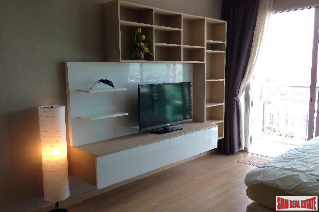 Sky Walk Condo | Large Quality Studio Condo - Unblocked Views on High Floor & Close to BTS Phra Khanong-2