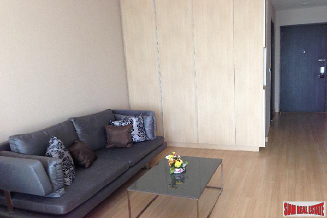 Sky Walk Condo | Large Quality Studio Condo - Unblocked Views on High Floor & Close to BTS Phra Khanong-4