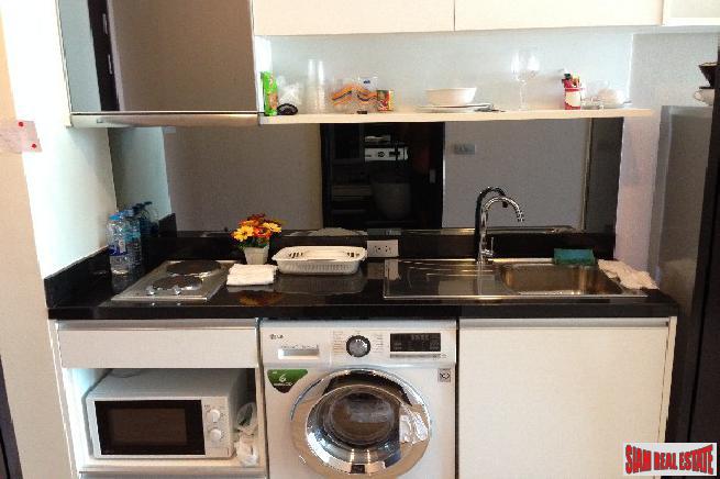 Sky Walk Condo | Large Quality Studio Condo - Unblocked Views on High Floor & Close to BTS Phra Khanong-6