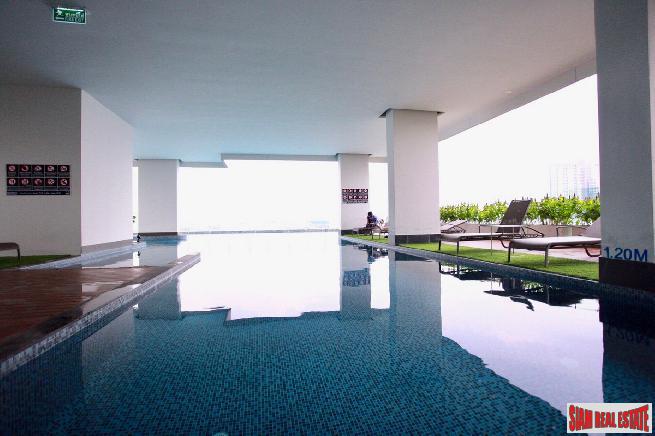 Newly Completed Classy High-Rise Condo at Wongwian Yai BTS, Sathorn-19