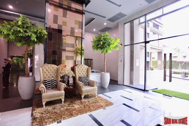 Newly Completed Classy High-Rise Condo at Wongwian Yai BTS, Sathorn-23