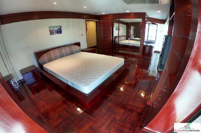 Baan Somthavil | Extra Large Three Bedroom for Rent with Views of Lumpini Park and Royal Bangkok Sport Club in Ratchadamri