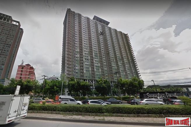 Supalai Park Ratchayothin | Two Bedroom Corner Condo on High Floor in Phahon Yothin-15