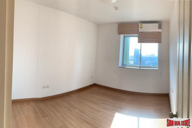 Supalai Park Ratchayothin | Two Bedroom Corner Condo on High Floor in Phahon Yothin-6