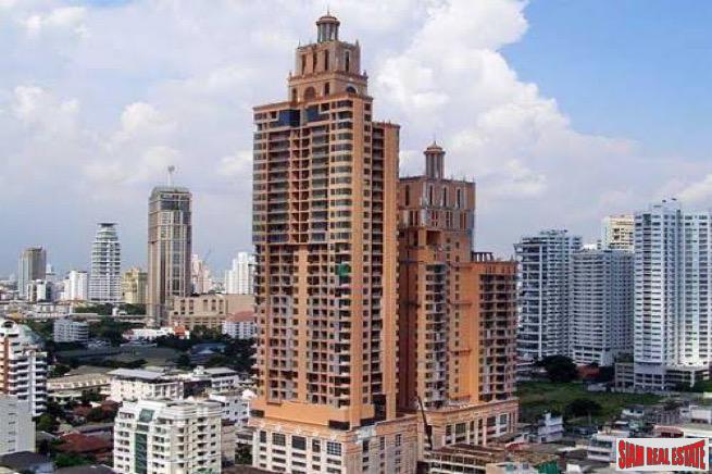 Aguston Sukhumvit 22 | Dynamic Deluxe Two Bedroom Condo with Extras in Phrom Phong-0