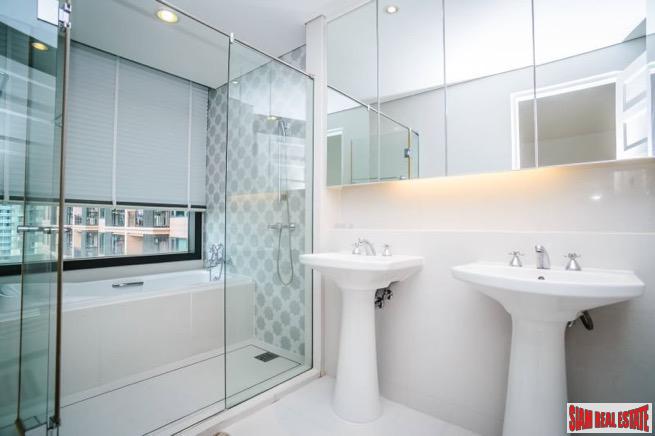 Aguston Sukhumvit 22 | Dynamic Deluxe Two Bedroom Condo with Extras in Phrom Phong-6
