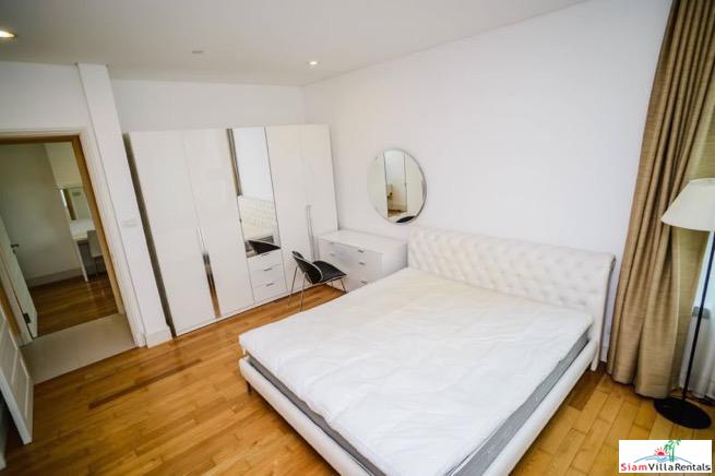 Aguston Sukhumvit 22 | Charming Deluxe Two Bedroom Condo with Extras and Pets Allowed in Phrom Phong-8