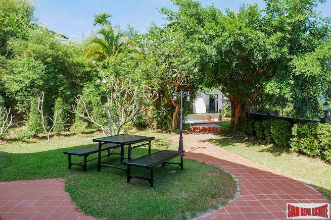 Luxurious Four-Bedroom Sea-View Pool Villa in Prestigious Yamu Estate-18