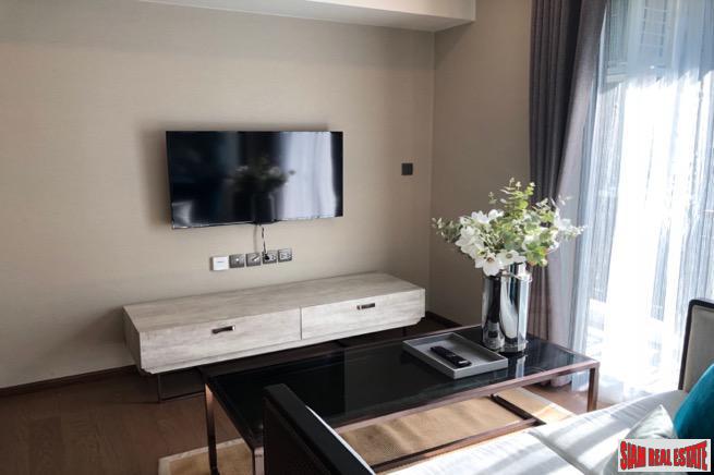 Na Vara Residence | Bright and Comfortable One Bedroom Pool View Condo in Chit Lom-2
