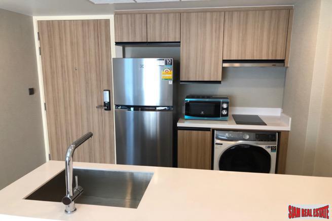 Na Vara Residence | Bright and Comfortable One Bedroom Pool View Condo in Chit Lom-5