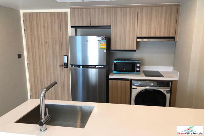 Na Vara Residence | Bright and Sunny One Bedroom Pool View Condo for Rent in Chit Lom-5