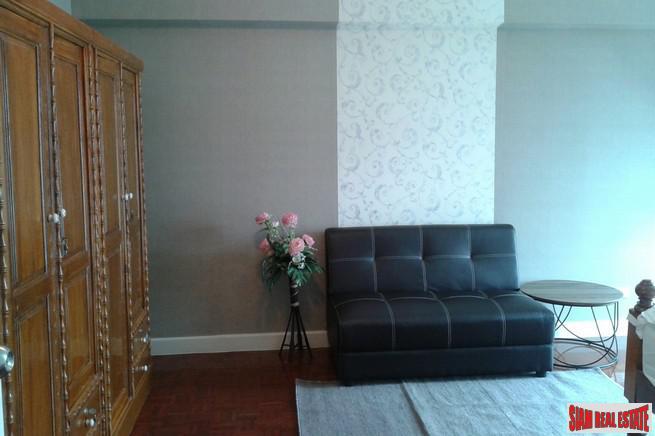 Lake View Condominium | Large Lake View 3 Bed Condo at Nonthaburi-3