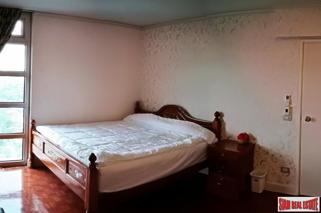 Lake View Condominium | Large Lake View 3 Bed Condo at Nonthaburi-4