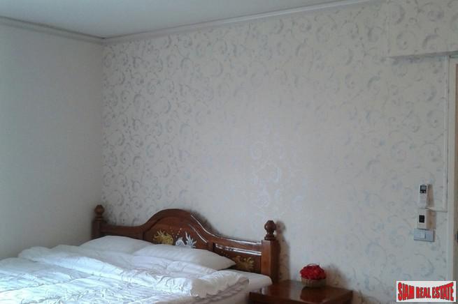 Lake View Condominium | Large Lake View 3 Bed Condo at Nonthaburi-6