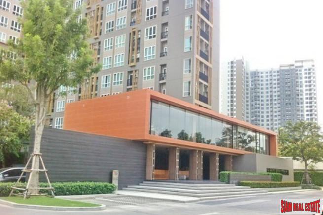 The Key Sathorn-Ratchapruek | Two Bedroom 17th Floor Condo with Green Views in Wutthakat-14