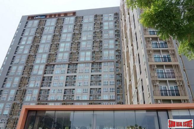 The Key Sathorn-Ratchapruek | Two Bedroom 17th Floor Condo with Green Views in Wutthakat-16