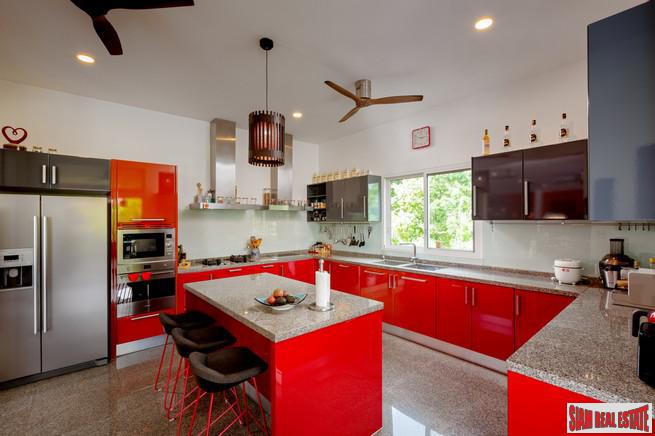 Beautiful and Spacious Hillside Home with Pool Overlooking Loch Palm Golf Course-8