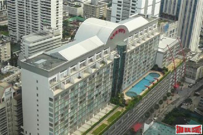 The Trendy Condo | Large One Bed Condo Near BTS Nana-0