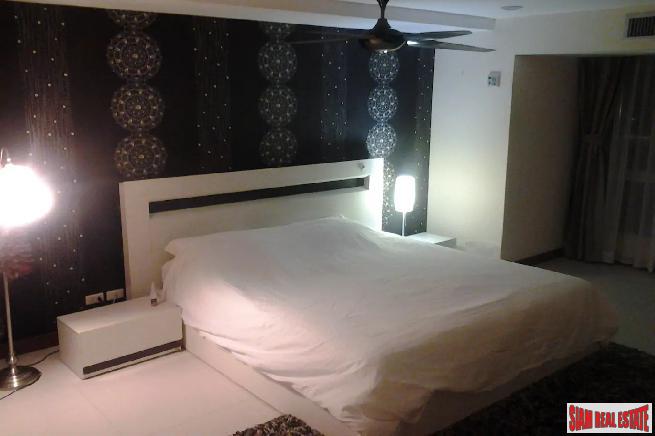 The Trendy Condo | Large One Bed Condo Near BTS Nana-13