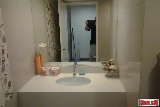 The Trendy Condo | Large One Bed Condo Near BTS Nana-15