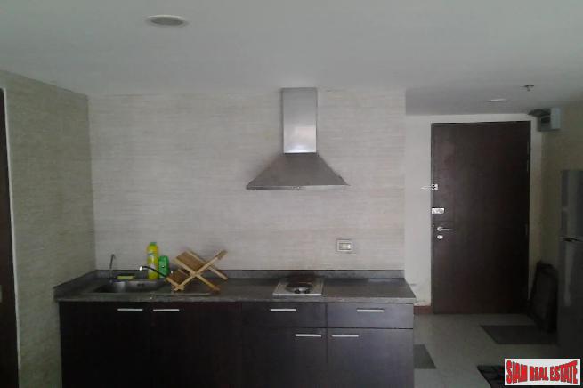 The Trendy Condo | Large One Bed Condo Near BTS Nana-16
