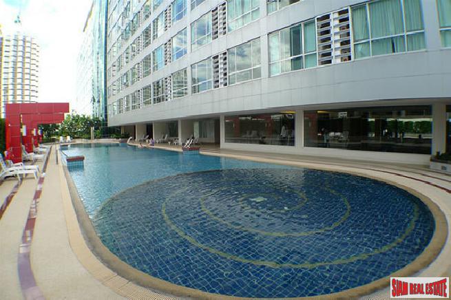 The Trendy Condo | Large One Bed Condo Near BTS Nana-24