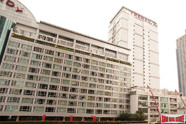 The Trendy Condo | Large One Bed Condo Near BTS Nana-2