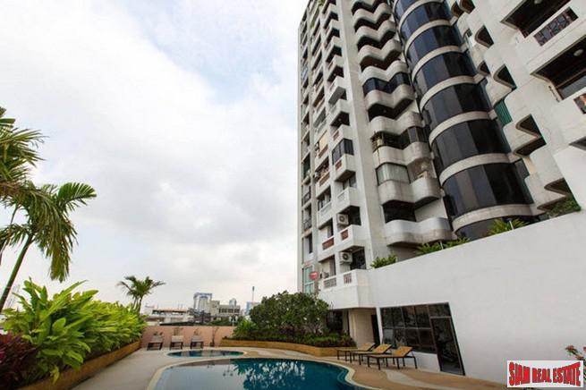 J.C.Tower | A Nice One Bedroom Corner Condo in Popular Thong Lo-0
