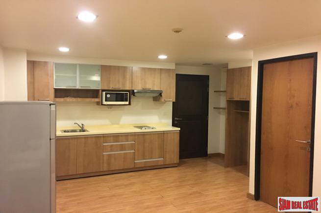 The Alcove 49 | Spacious Thong Lo One Bedroom Condo on Top Floor of Low-Rise Condo-9