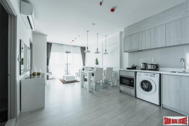 Life 48 | Bright and Cheerful Two Bedroom Phra Khanong Condo with Amazing City Views-2