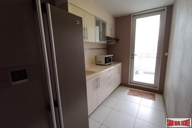 Supalai River Place Condominium | Two Bedroom Corner Unit with Amazing City and Chao Phraya River Views at Krung Thonburi-9