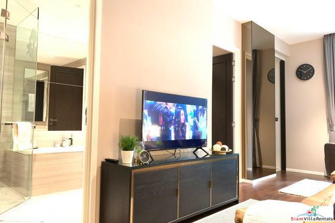 Diplomat 39 | Classic One Bedroom Condo with Pool View just a One Minute Walk from BTS Phrom Phong-10